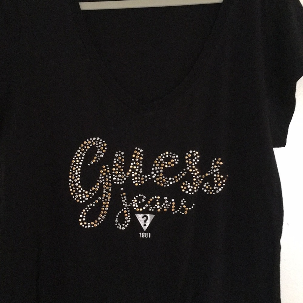 Guess sexy v neck t with embellishments